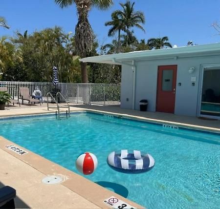 סאניבל Sunshine Island Inn - Adults Only מראה חיצוני תמונה