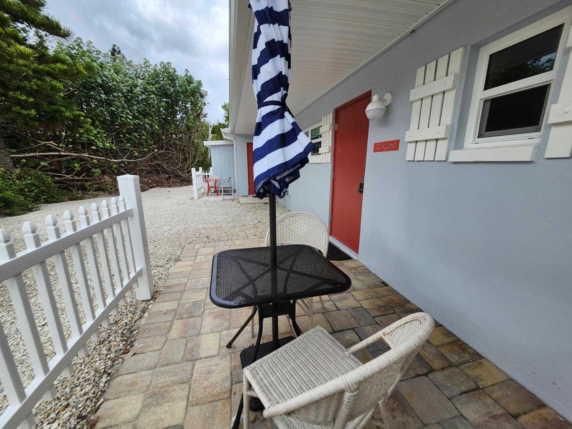 סאניבל Sunshine Island Inn - Adults Only מראה חיצוני תמונה
