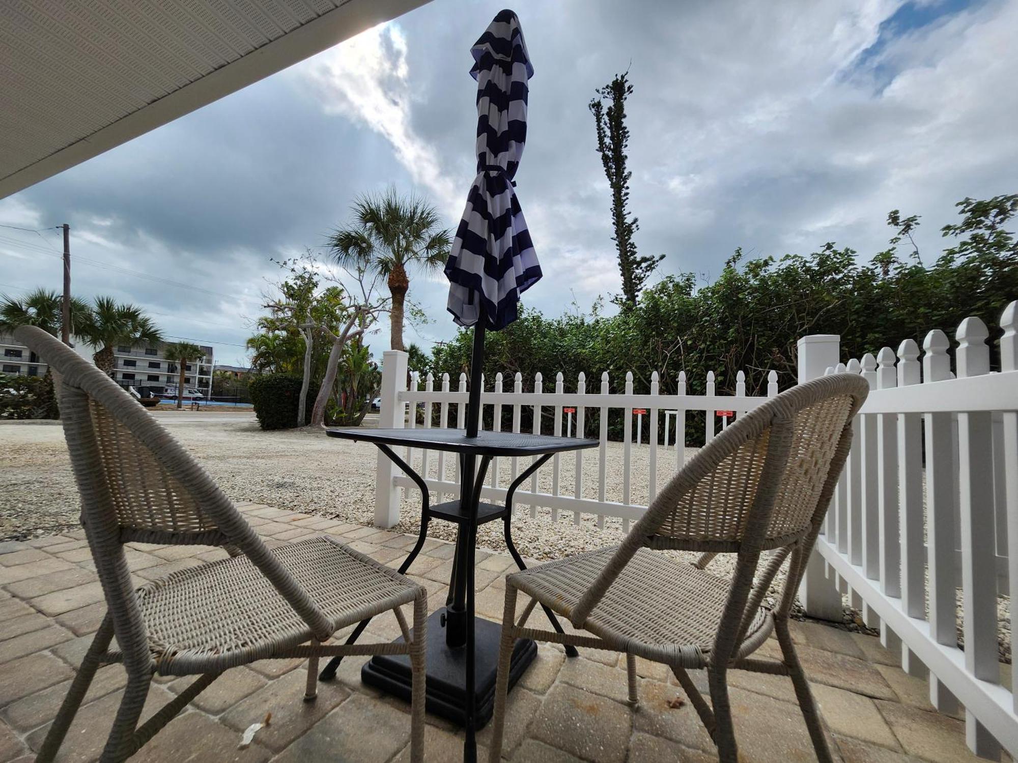 סאניבל Sunshine Island Inn - Adults Only מראה חיצוני תמונה