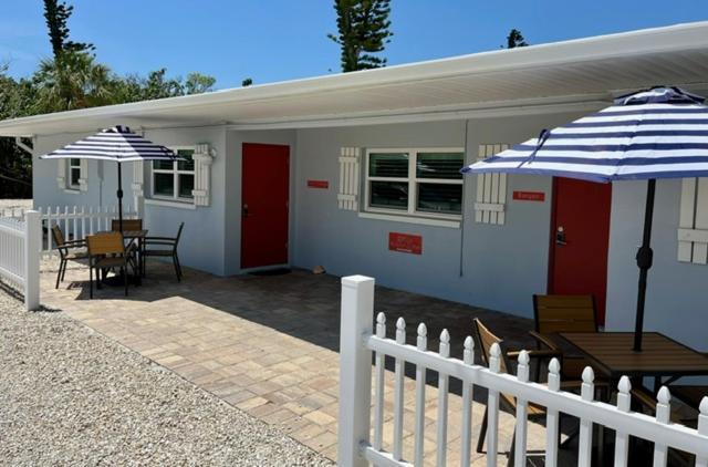 סאניבל Sunshine Island Inn - Adults Only מראה חיצוני תמונה