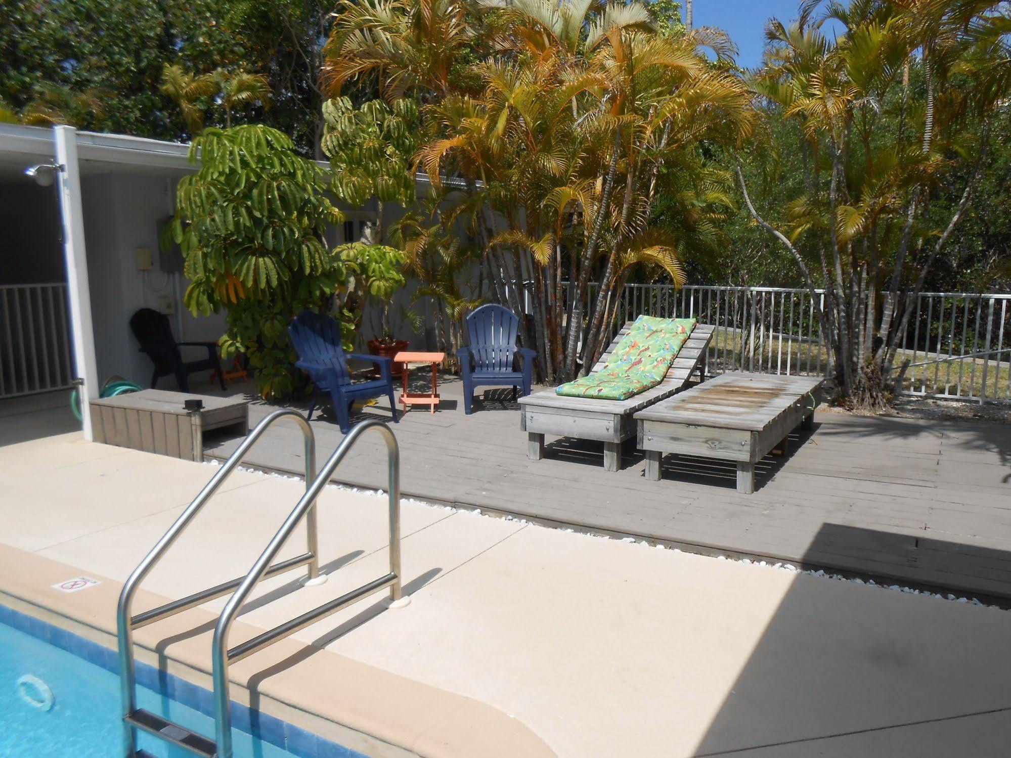 סאניבל Sunshine Island Inn - Adults Only מראה חיצוני תמונה